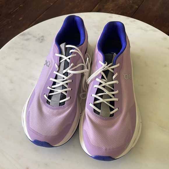 NEW On Running Cloudnova Form Sneaker in Aster/Magnet - Picture 8 of 10